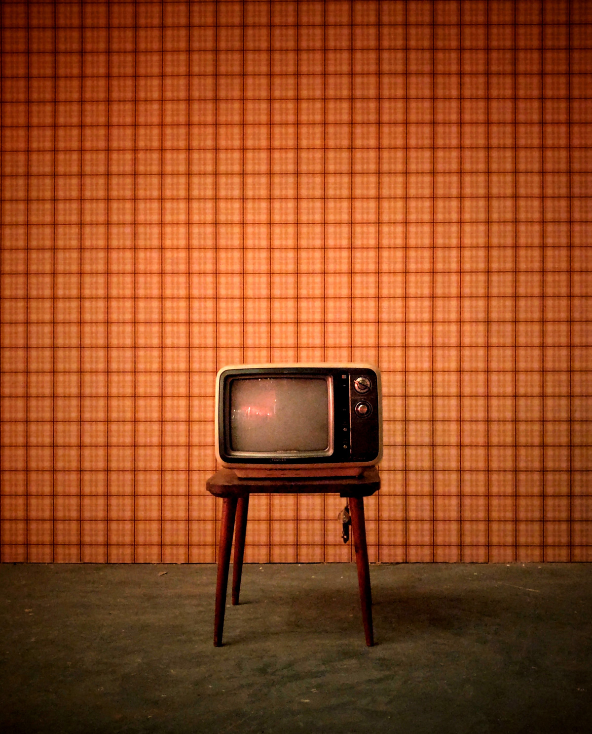 Vintage television in living room.
